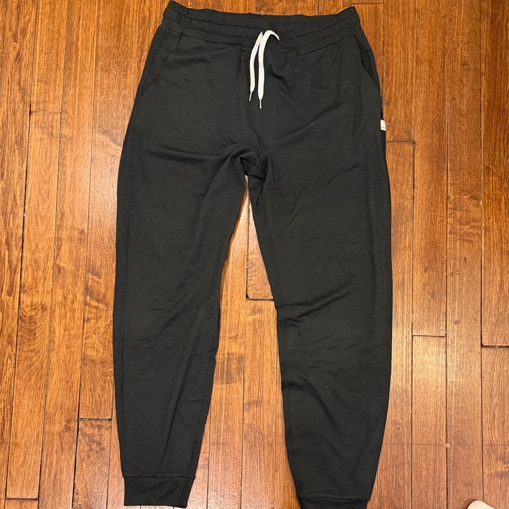 Vuori women’s performance joggers